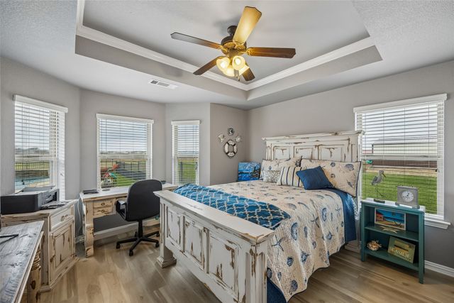 11201 Lakecrest Drive, Sanger, TX 76266