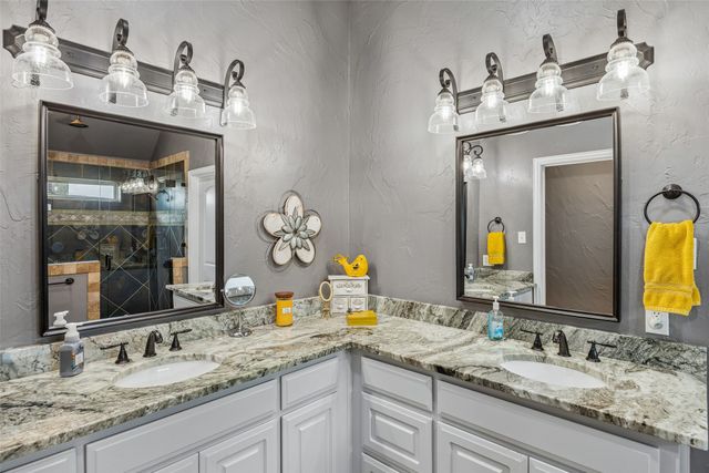 11201 Lakecrest Drive, Sanger, TX 76266