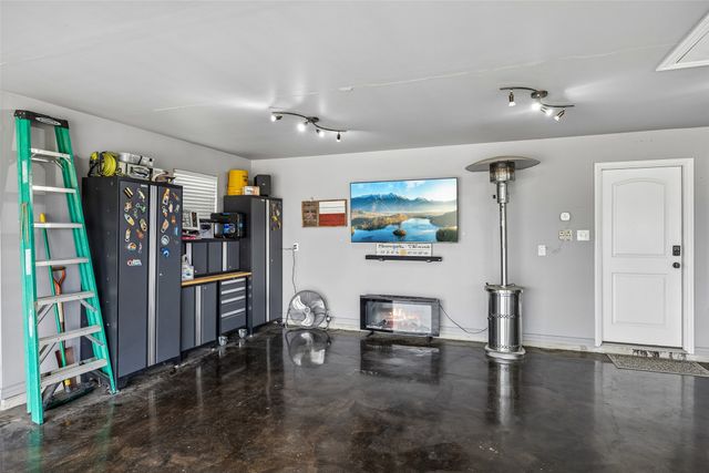 11201 Lakecrest Drive, Sanger, TX 76266