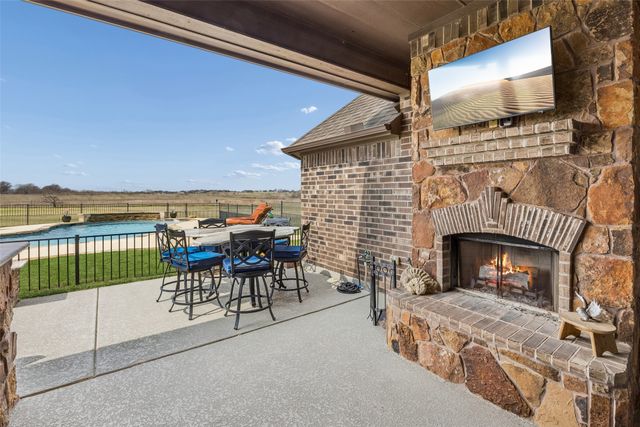 11201 Lakecrest Drive, Sanger, TX 76266