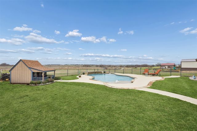 11201 Lakecrest Drive, Sanger, TX 76266