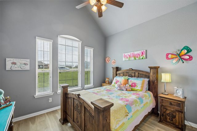 11201 Lakecrest Drive, Sanger, TX 76266