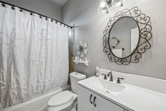 11201 Lakecrest Drive, Sanger, TX 76266