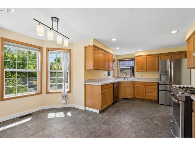 1733 Ne COBURN Dr, Mc Minnville, OR 97128