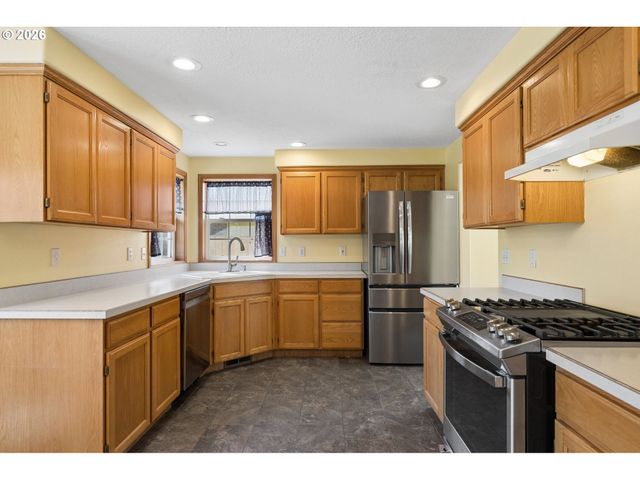 1733 Ne COBURN Dr, Mc Minnville, OR 97128