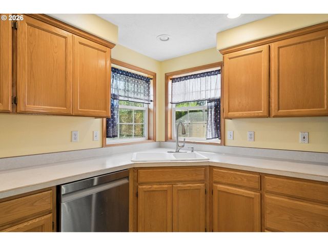 1733 Ne COBURN Dr, Mc Minnville, OR 97128