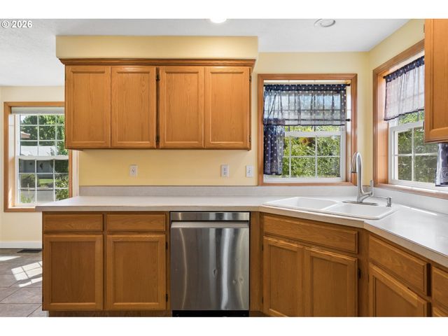 1733 Ne COBURN Dr, Mc Minnville, OR 97128