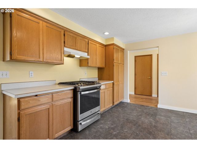 1733 Ne COBURN Dr, Mc Minnville, OR 97128