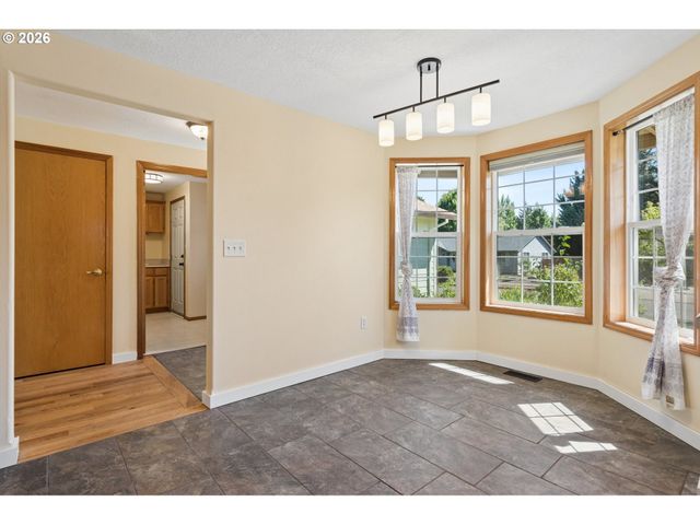 1733 Ne COBURN Dr, Mc Minnville, OR 97128