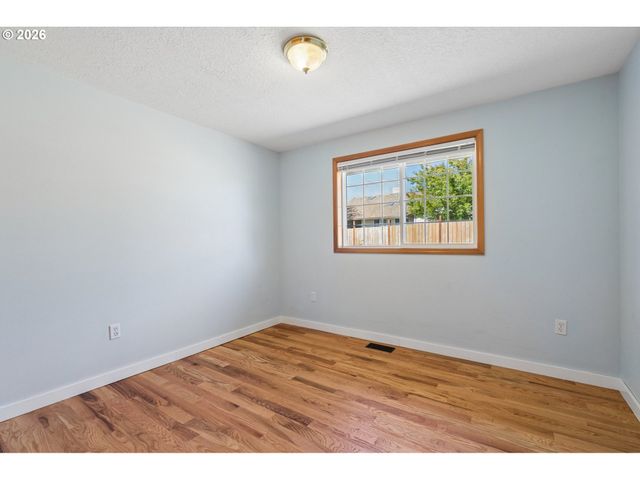 1733 Ne COBURN Dr, Mc Minnville, OR 97128