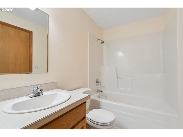 1733 Ne COBURN Dr, Mc Minnville, OR 97128