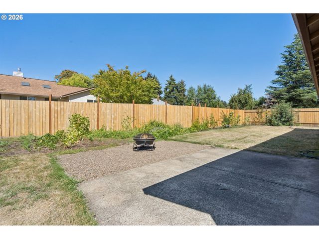 1733 Ne COBURN Dr, Mc Minnville, OR 97128