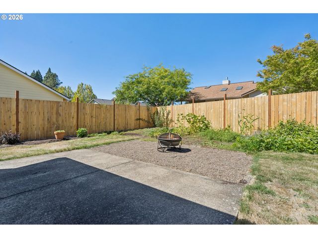1733 Ne COBURN Dr, Mc Minnville, OR 97128