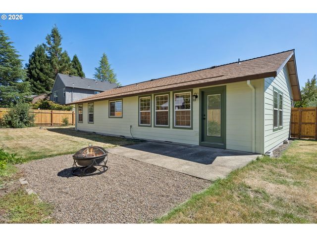 1733 Ne COBURN Dr, Mc Minnville, OR 97128