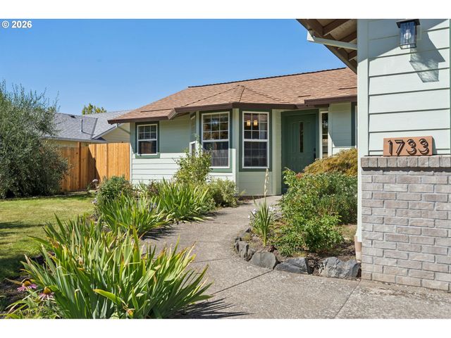 1733 Ne COBURN Dr, Mc Minnville, OR 97128