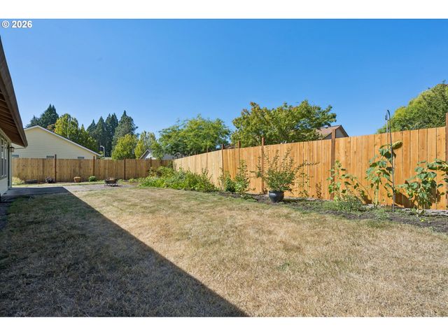 1733 Ne COBURN Dr, Mc Minnville, OR 97128