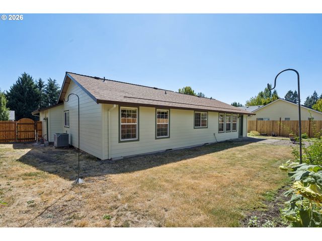 1733 Ne COBURN Dr, Mc Minnville, OR 97128