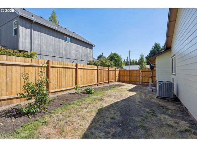 1733 Ne COBURN Dr, Mc Minnville, OR 97128