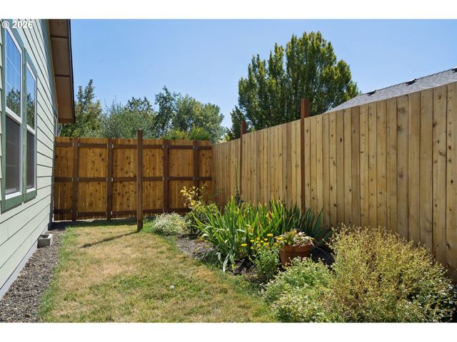 1733 Ne COBURN Dr, Mc Minnville, OR 97128