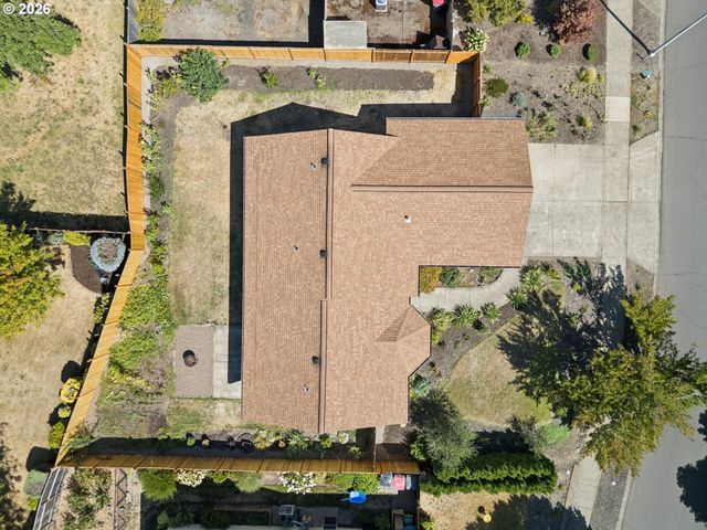 1733 Ne COBURN Dr, Mc Minnville, OR 97128
