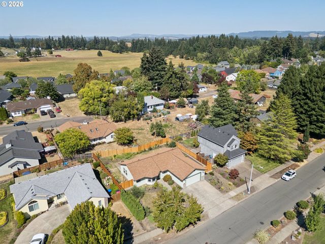 1733 Ne COBURN Dr, Mc Minnville, OR 97128
