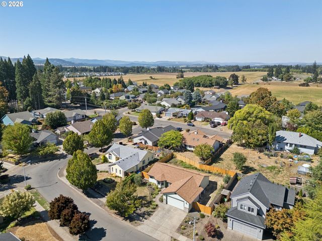 1733 Ne COBURN Dr, Mc Minnville, OR 97128