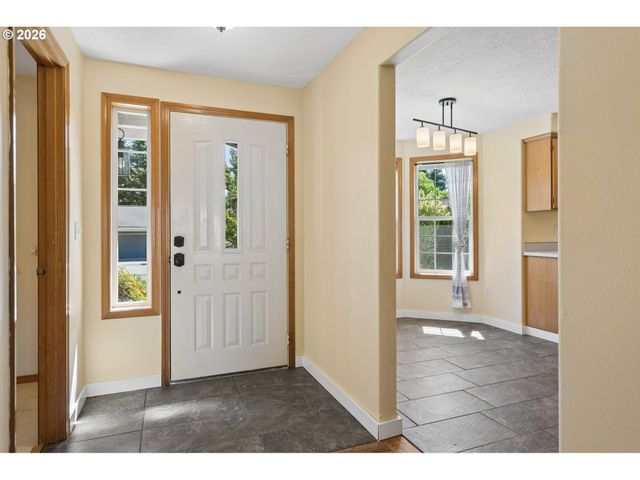 1733 Ne COBURN Dr, Mc Minnville, OR 97128