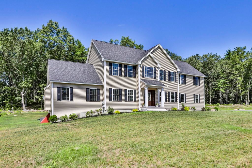 8 Cottonwood Lane, Salem, NH 03079
