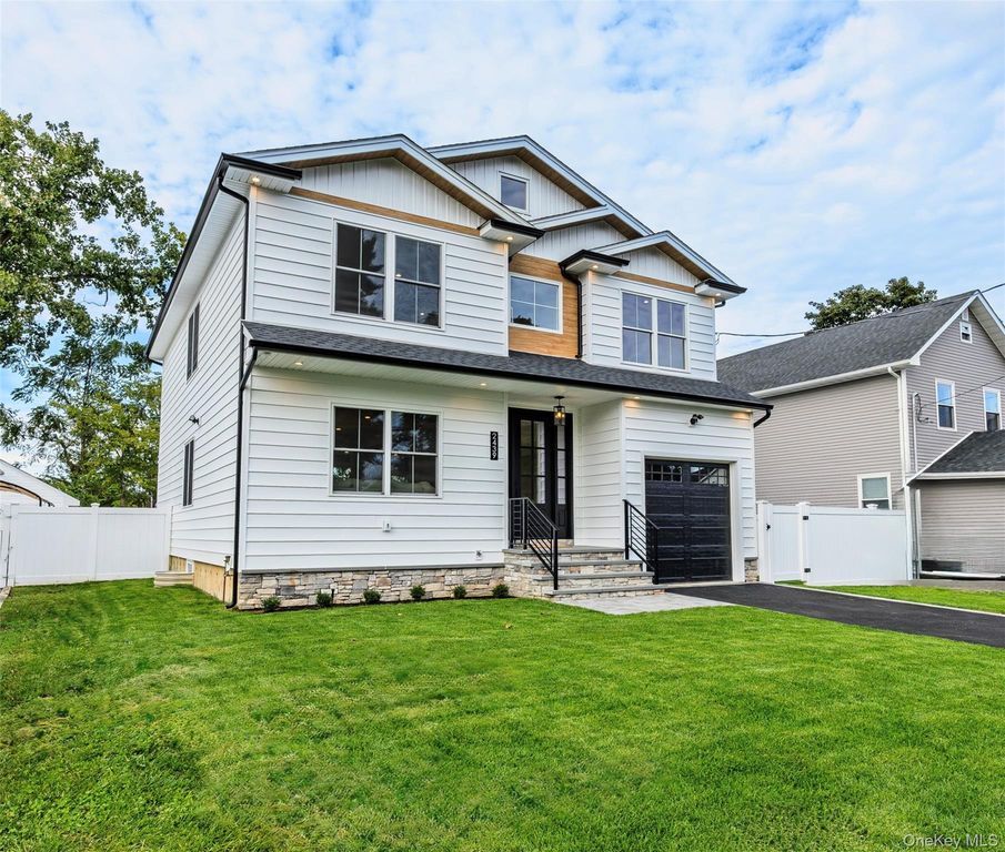 2439 Berkeley Place, Bellmore, NY 11710 — photo 2
