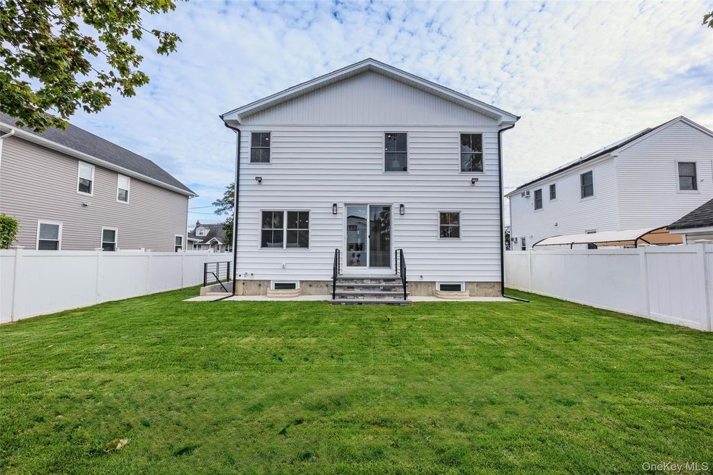 2439 Berkeley Place, Bellmore, NY 11710 — photo 4