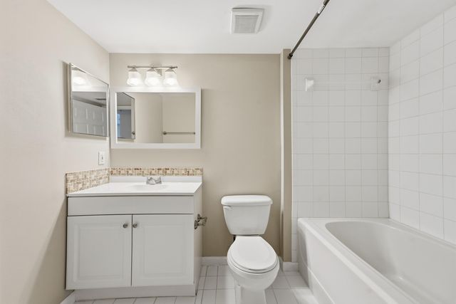 3790 NW Mediterranean Lane 303, Jensen Beach, FL 34957