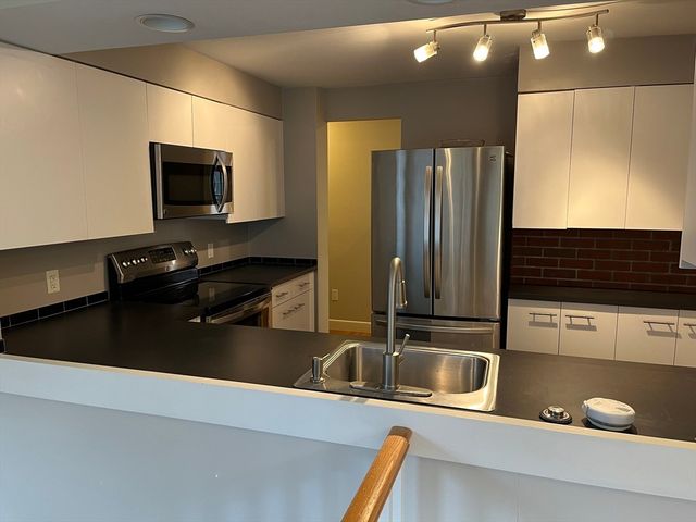 12 Lois 12, Lexington, MA 02420