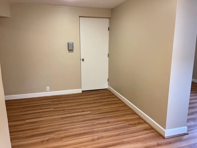 12 Lois 12, Lexington, MA 02420