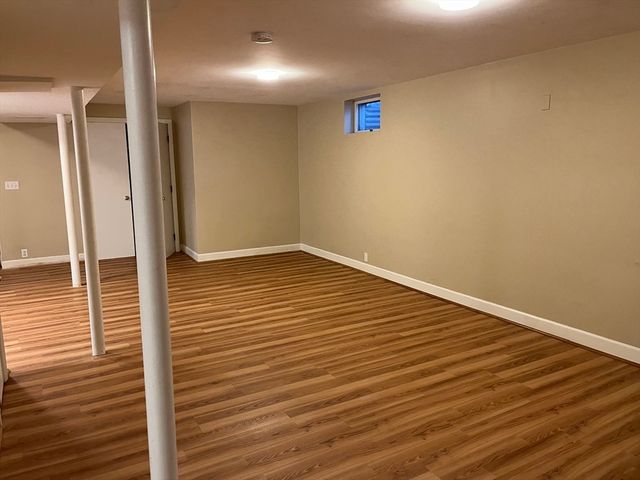 12 Lois 12, Lexington, MA 02420