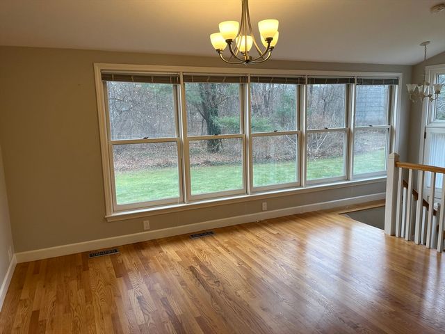 12 Lois 12, Lexington, MA 02420