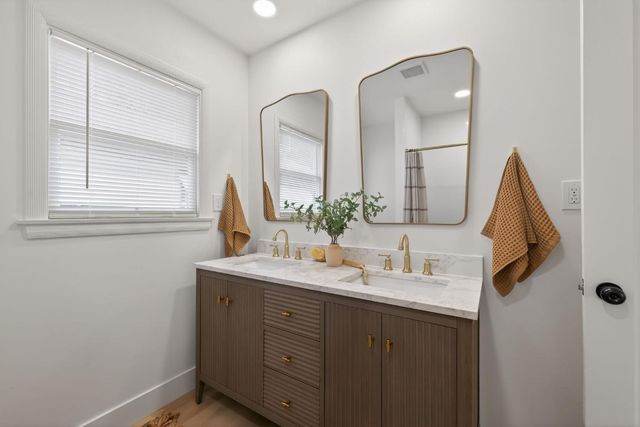 2172 36th St, Sacramento, CA 95817