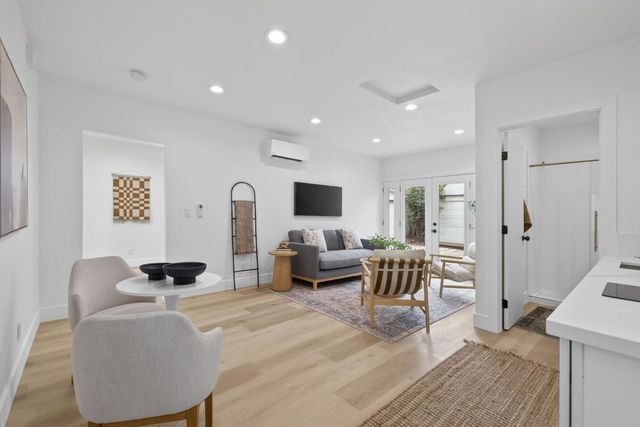 2172 36th St, Sacramento, CA 95817