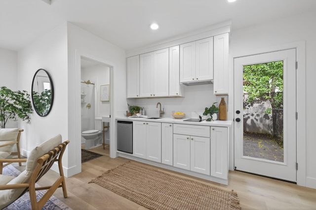 2172 36th St, Sacramento, CA 95817