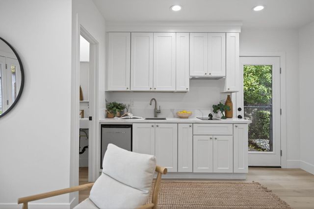 2172 36th St, Sacramento, CA 95817