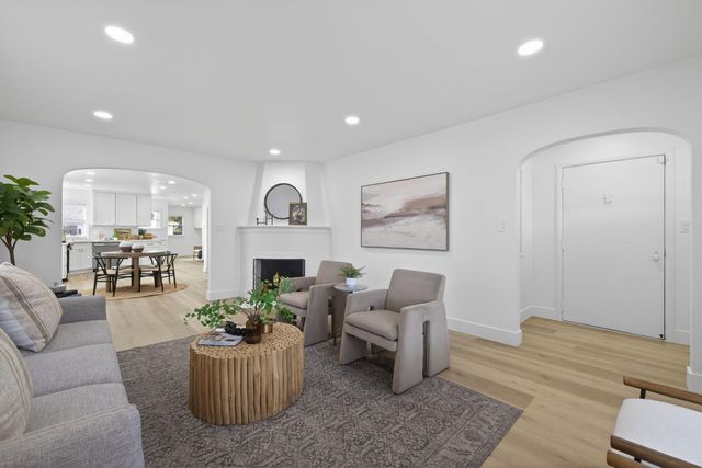 2172 36th St, Sacramento, CA 95817