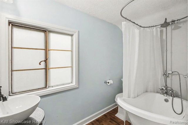 7361 Honeysuckle Road, West Bloomfield, MI 48324
