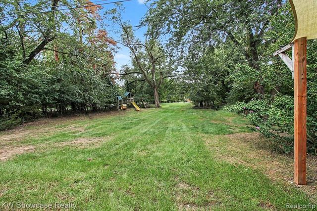 7361 Honeysuckle Road, West Bloomfield, MI 48324