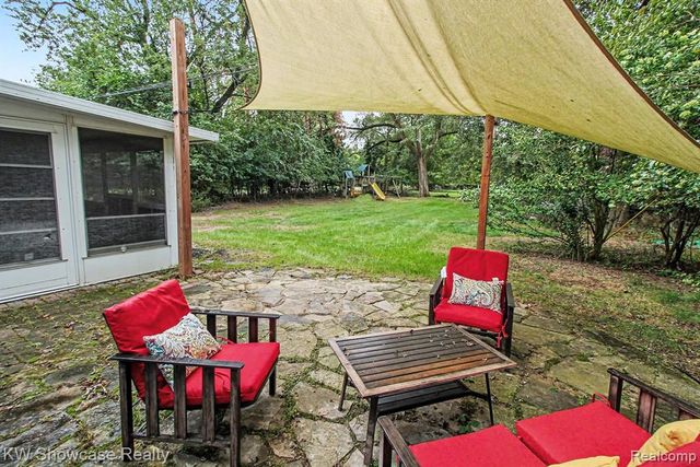 7361 Honeysuckle Road, West Bloomfield, MI 48324