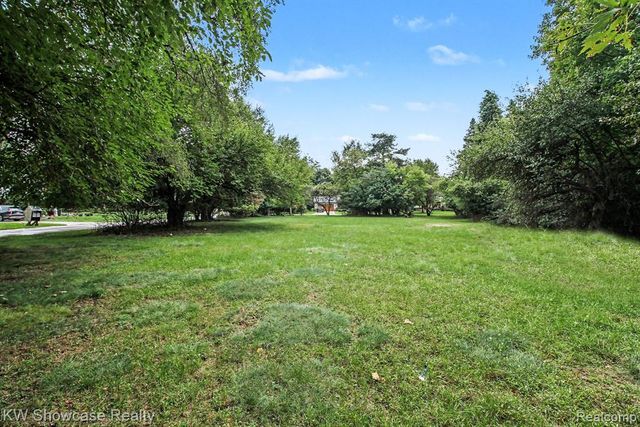 7361 Honeysuckle Road, West Bloomfield, MI 48324