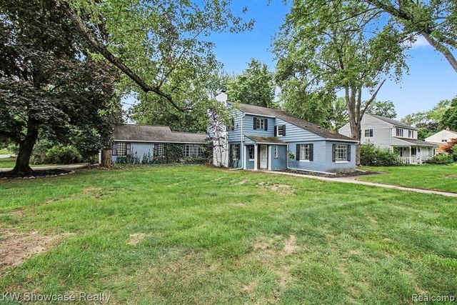 7361 Honeysuckle Road, West Bloomfield, MI 48324