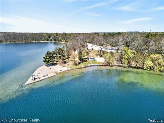 7361 Honeysuckle Road, West Bloomfield, MI 48324