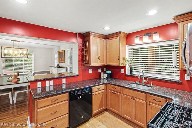 7361 Honeysuckle Road, West Bloomfield, MI 48324