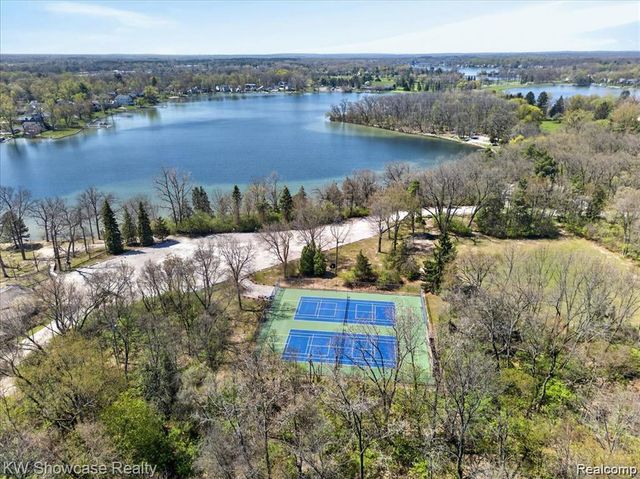 7361 Honeysuckle Road, West Bloomfield, MI 48324