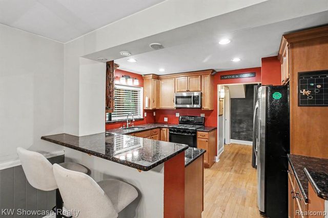7361 Honeysuckle Road, West Bloomfield, MI 48324