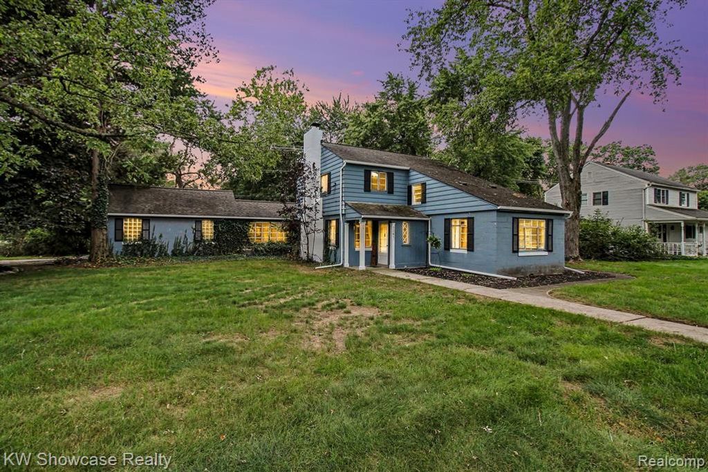 7361 Honeysuckle Road, West Bloomfield, MI 48324
